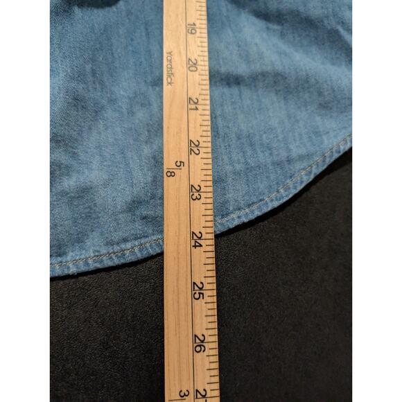 Levis Denim Shirt Women Size XL Blue Sawtooth Pearl Snaps Western Red Tab Rodeo - Picture 13 of 15